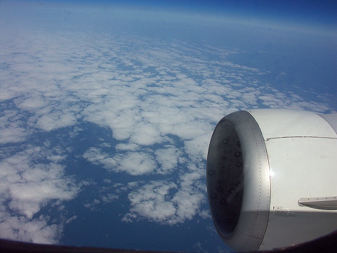 日本海上空